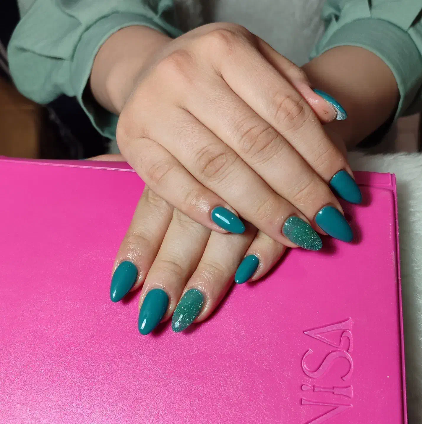 کاشت ناخن۲۰۰ آف یلدایی|خدمات آرایشگری و زیبایی|اندیمشک, |دیوار