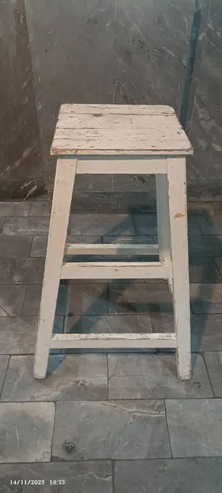 چهار پایه چوبی محکم|صندلی و نیمکت|تبریز, |دیوار