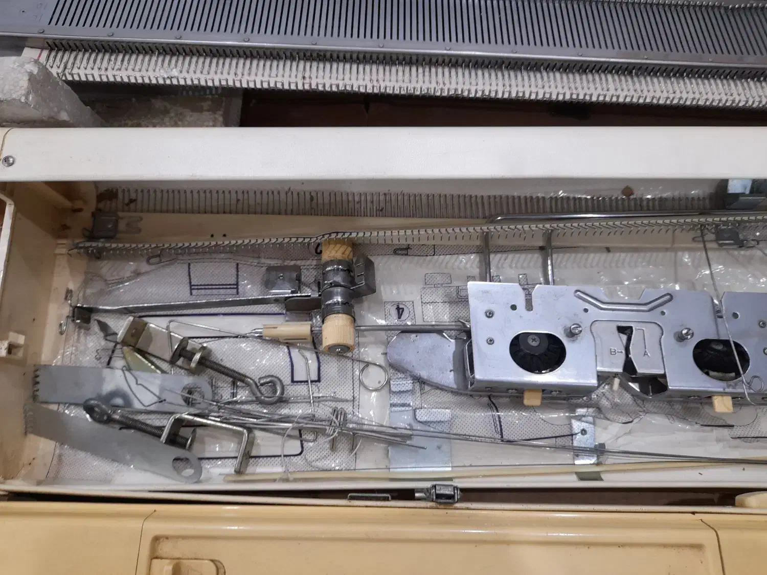 ماشین بافتنی برادر|چرخ خیاطی و ریسندگی|گلستان (تهران), |دیوار