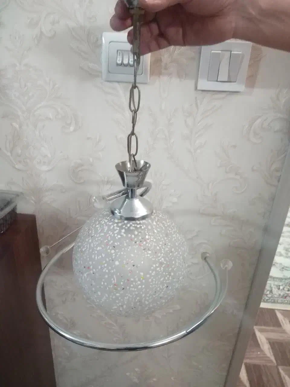 لوستر|لوستر و چراغ آویز|ری, سیزده آبان|دیوار