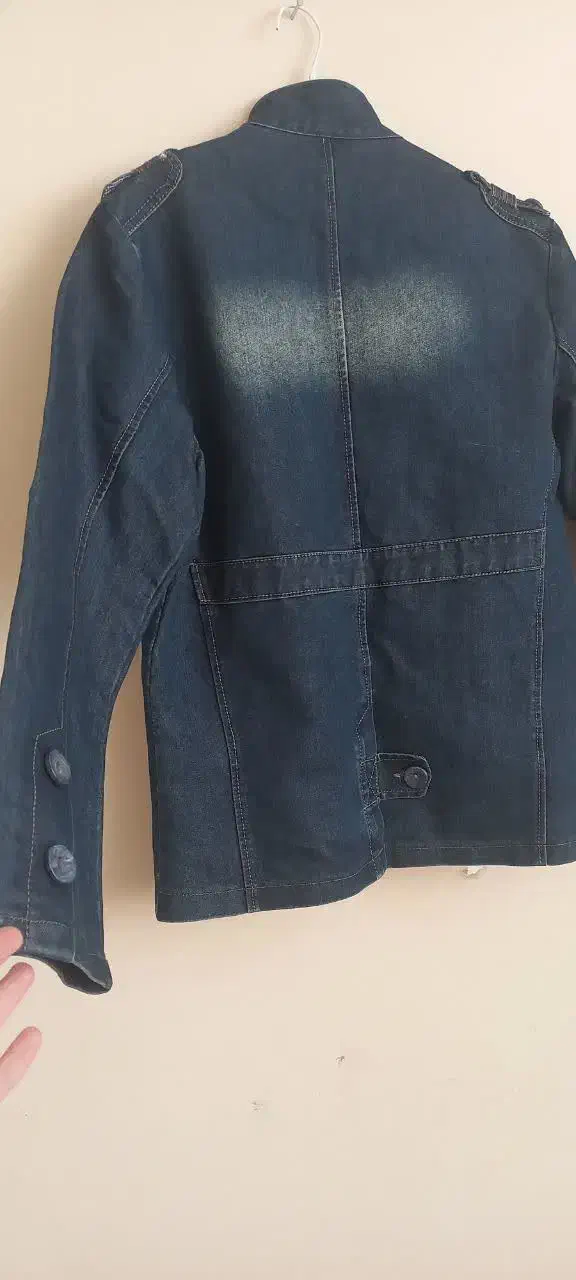 کت لی|لباس|پرند, فاز ۶|دیوار