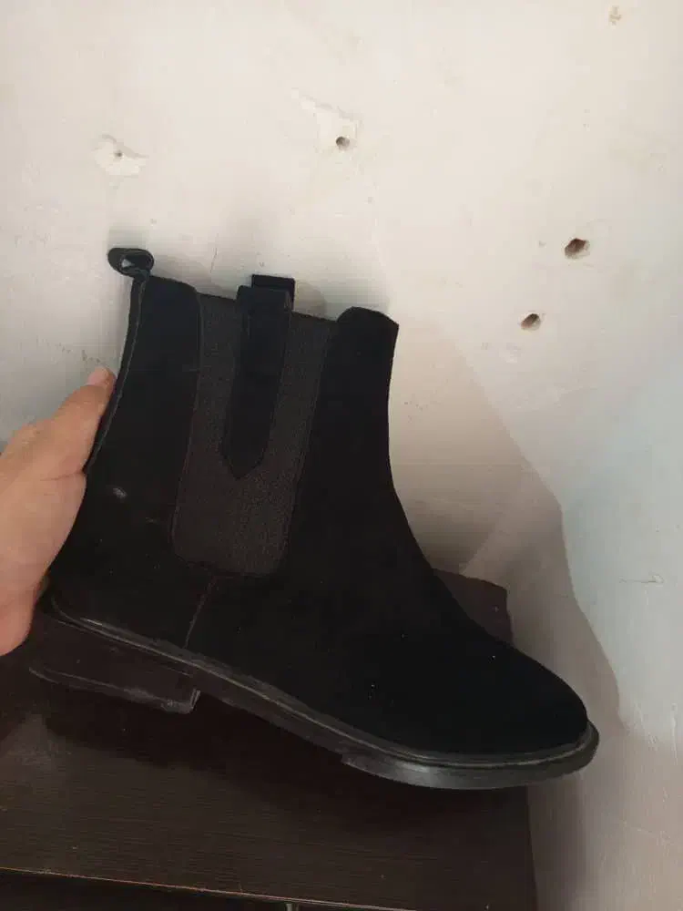 نیم بوت|کیف، کفش، کمربند|مسجد سلیمان, |دیوار