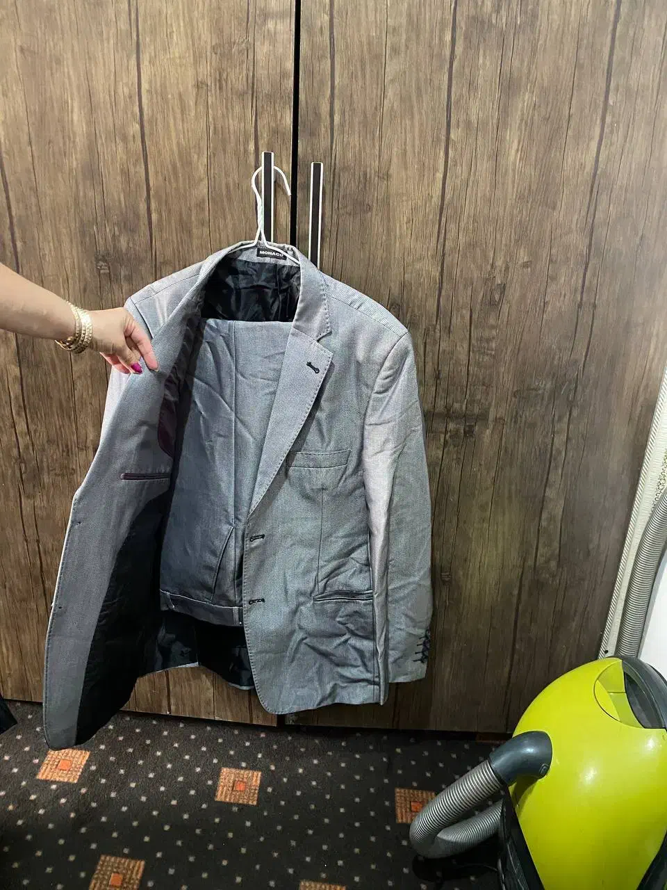 کت شلوار|لباس|رشت, شهرک صبا|دیوار