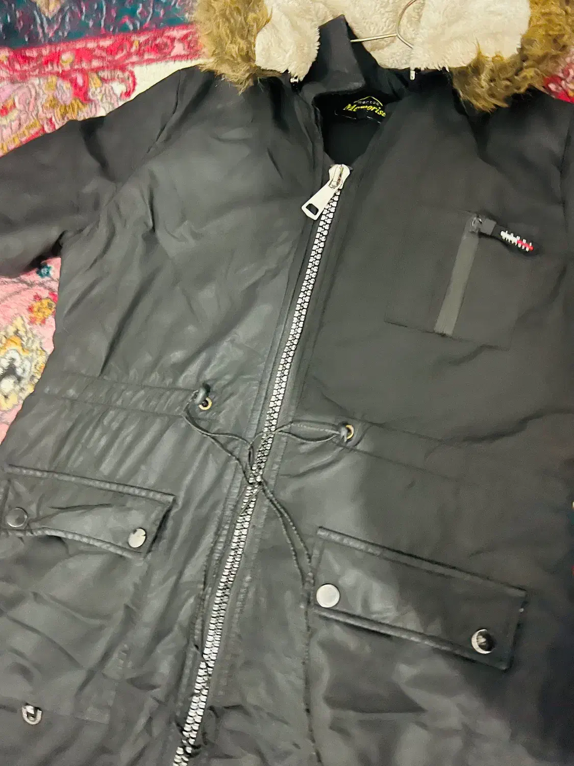 لباس ها همه زمستونی ومفت گفتم چون میخوام رد بشه|لباس|کاشمر, |دیوار