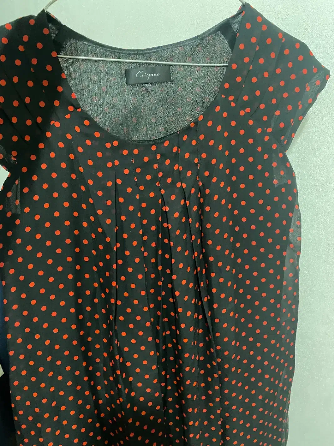 پیراهن زنانه|لباس|قم, انسجام|دیوار