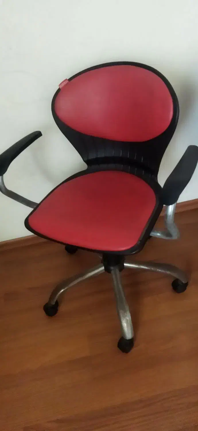 صندلی گردان|صندلی و نیمکت|رشت, گلسار|دیوار