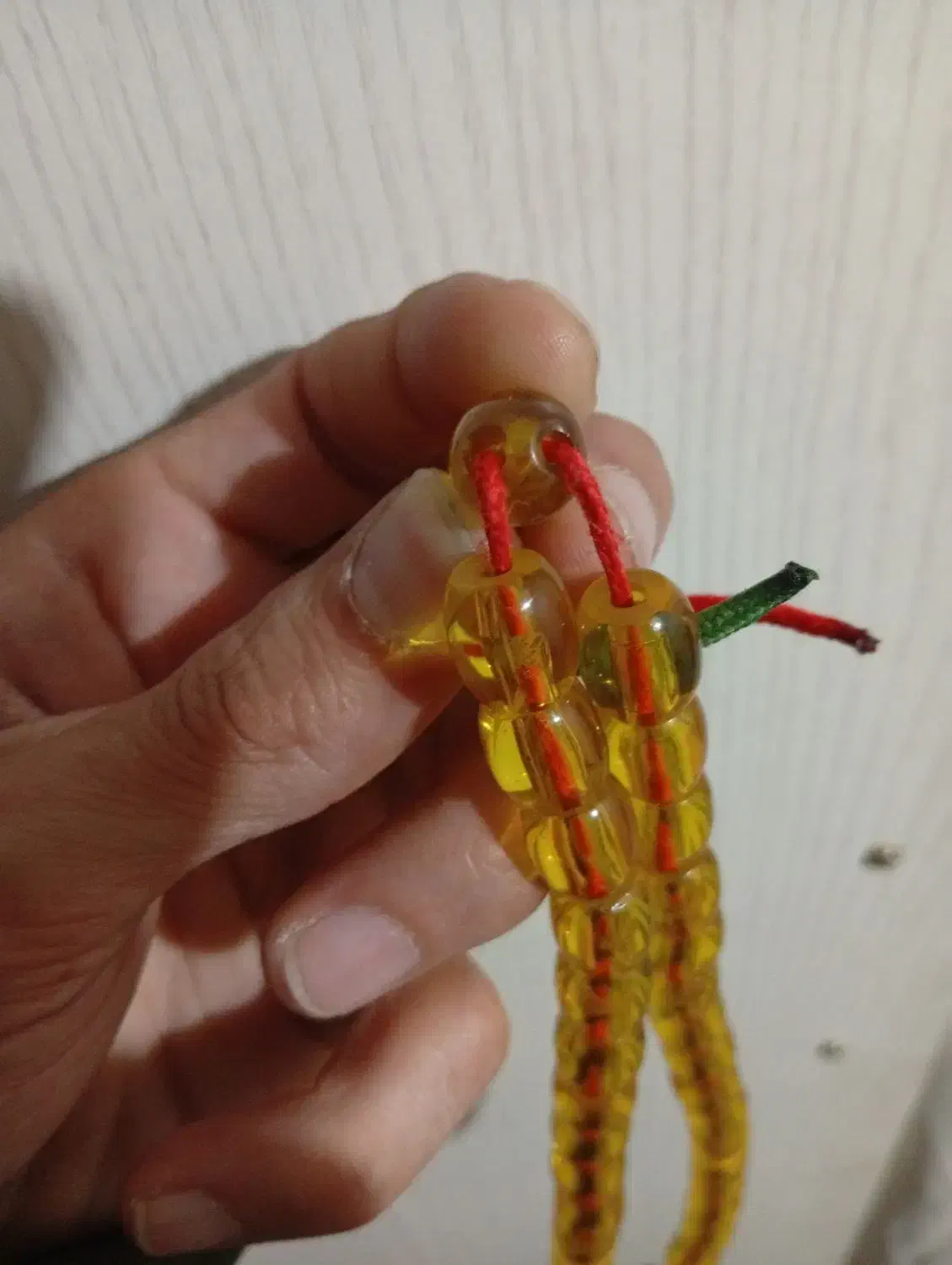 تسبیح زیبا|کلکسیون اشیاء عتیقه|اراک, |دیوار