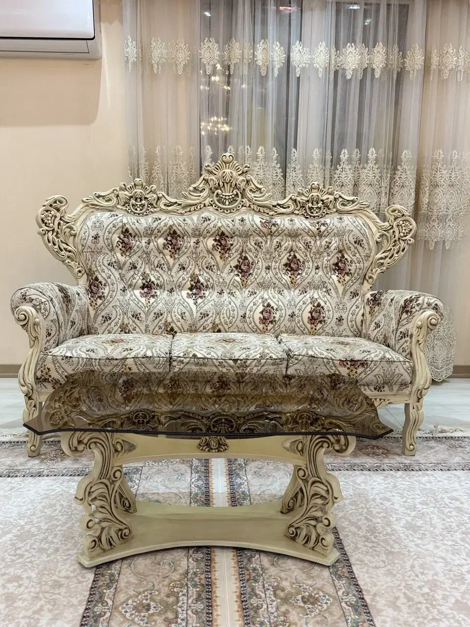 مبلمان سلطنتی ۹نفره ب همراه میزوسط و۲عدد عسلی|مبلمان خانگی و میز عسلی|نظرآباد, نظرآباد|دیوار