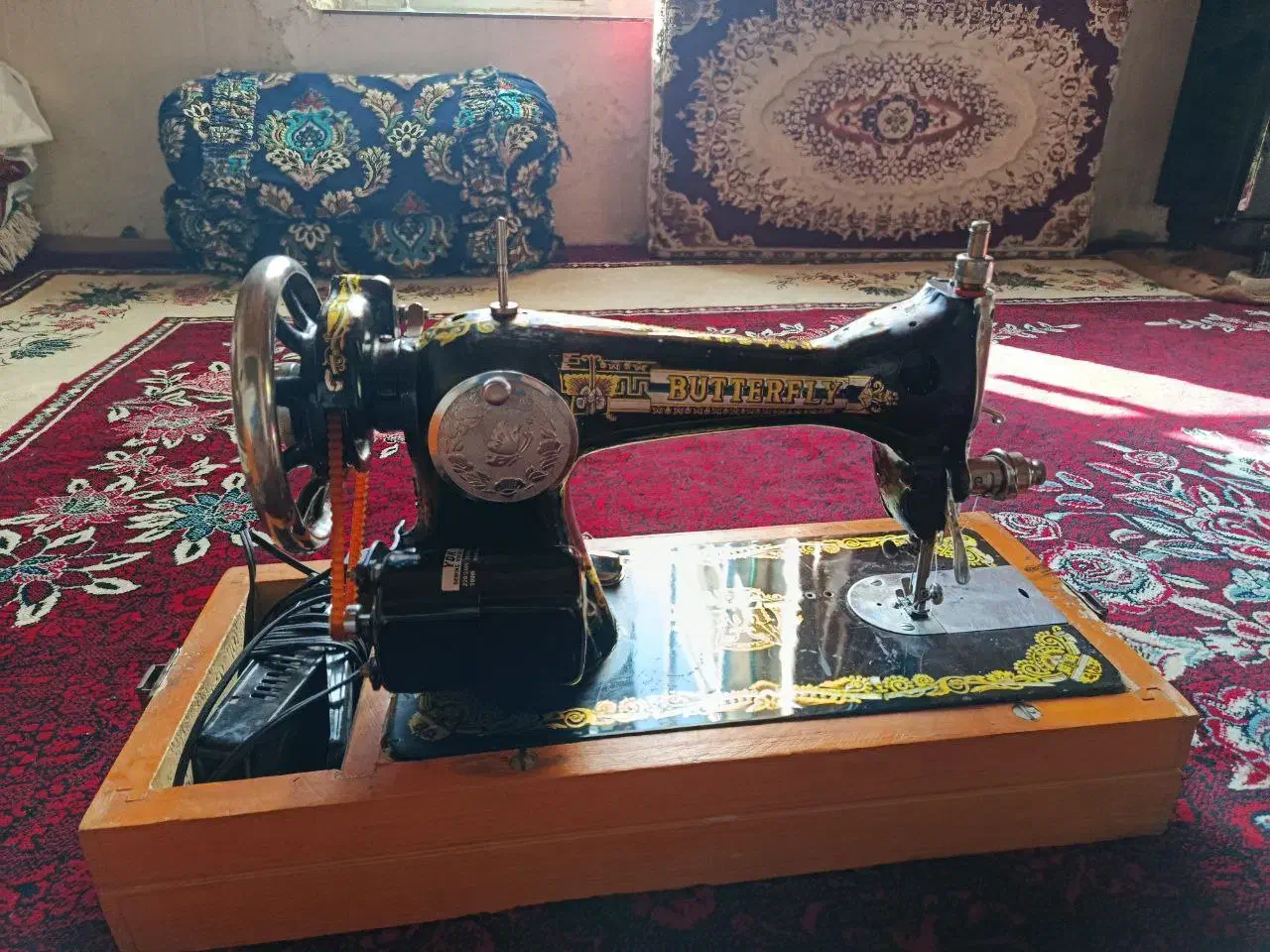 خانه|چرخ خیاطی و ریسندگی|جوانرود, |دیوار