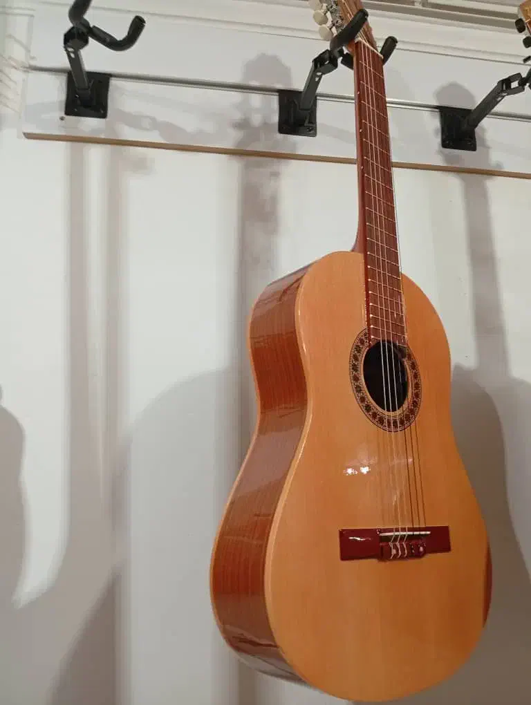 فروش انواع گیتار از مبتدی تا حرفه ای|گیتار، بیس، امپلیفایر|خمینی‌شهر, |دیوار