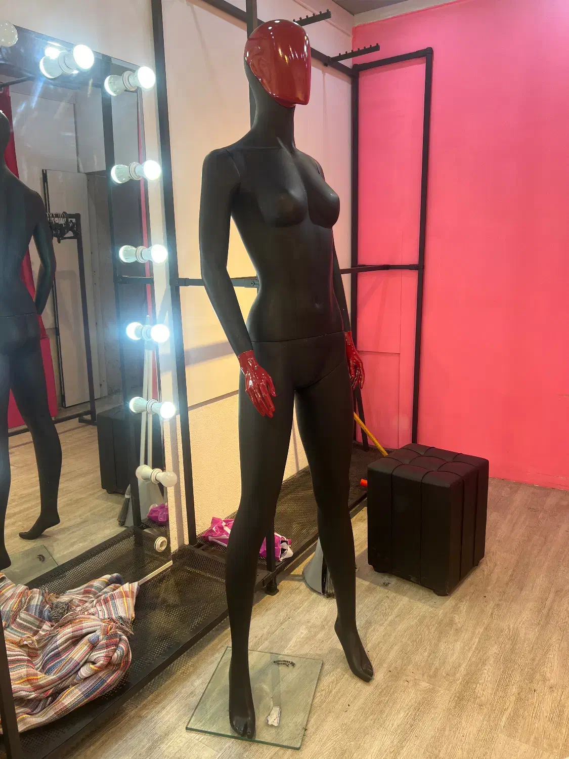 فروش مانکن و آویز لباسی|فروشگاه و مغازه|بندرعباس, |دیوار