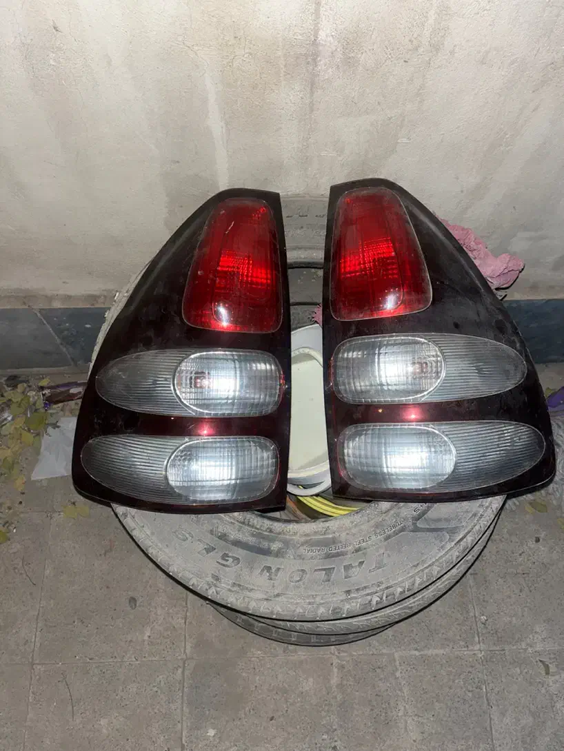 چراغ خطر پرادو|قطعات یدکی و لوازم جانبی|کرج, شهرک جهان‌نما|دیوار