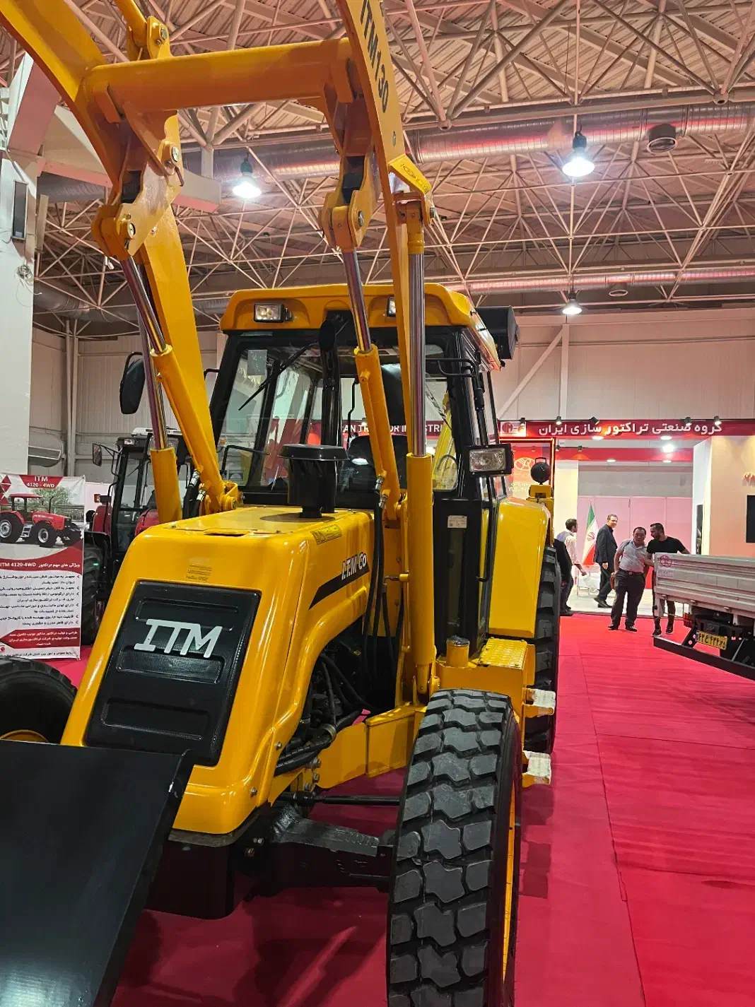 نمایندگی فروش بیل بکهو ۴ و۶سیلندر تبریز تحویل فوری|خودرو سنگین|تهران, طرشت|دیوار