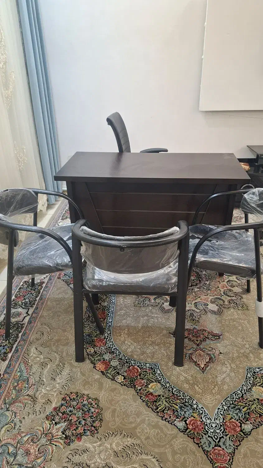 میز و صندلی گردون و صندلی انتظار|دفتر کار|اردبیل, |دیوار