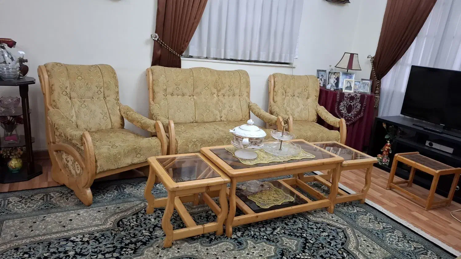 مبل ۸نفره نراد|مبلمان خانگی و میز عسلی|رشت, لاکانی|دیوار