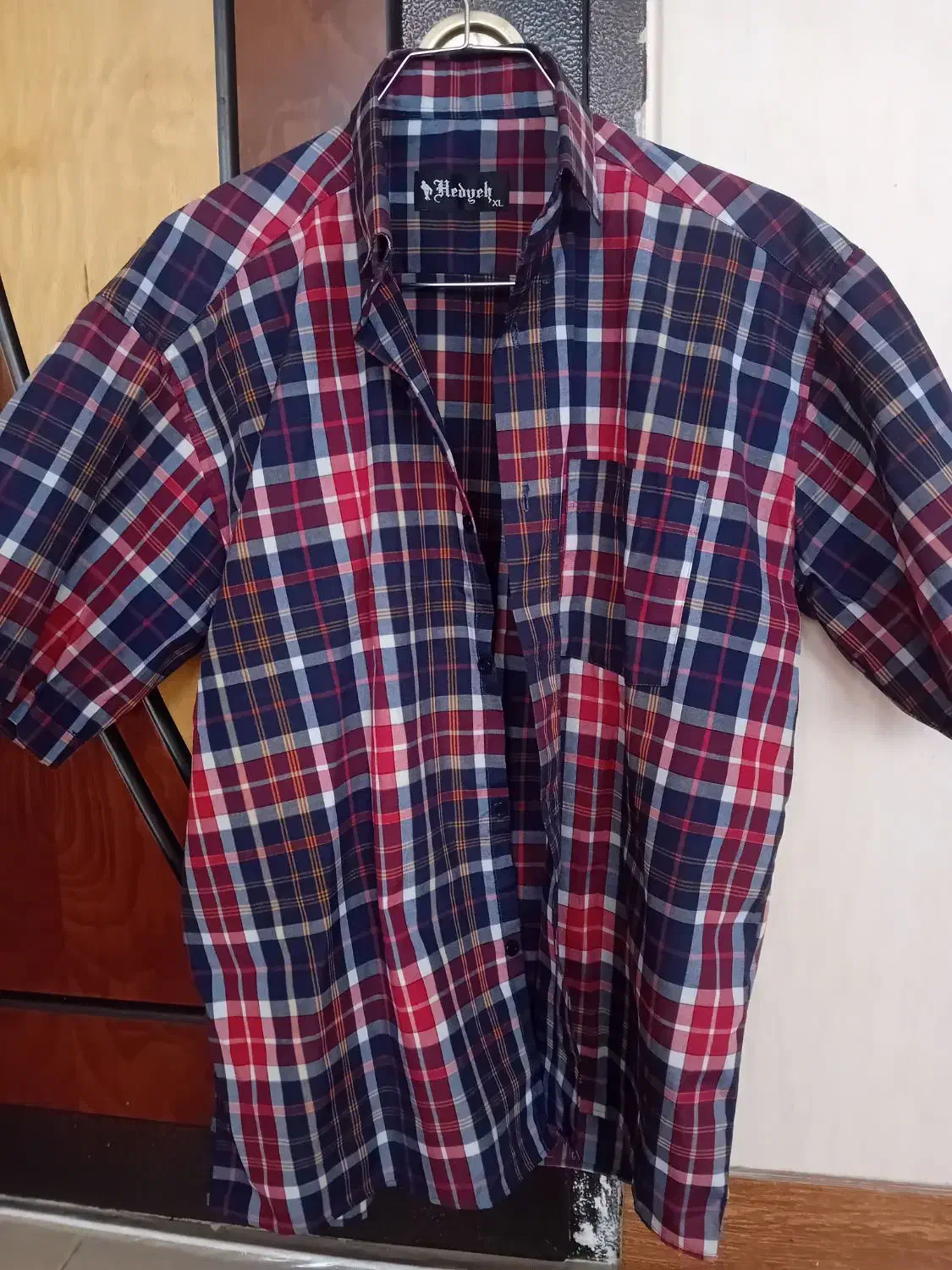 پیراهن|لباس|بروجرد, |دیوار