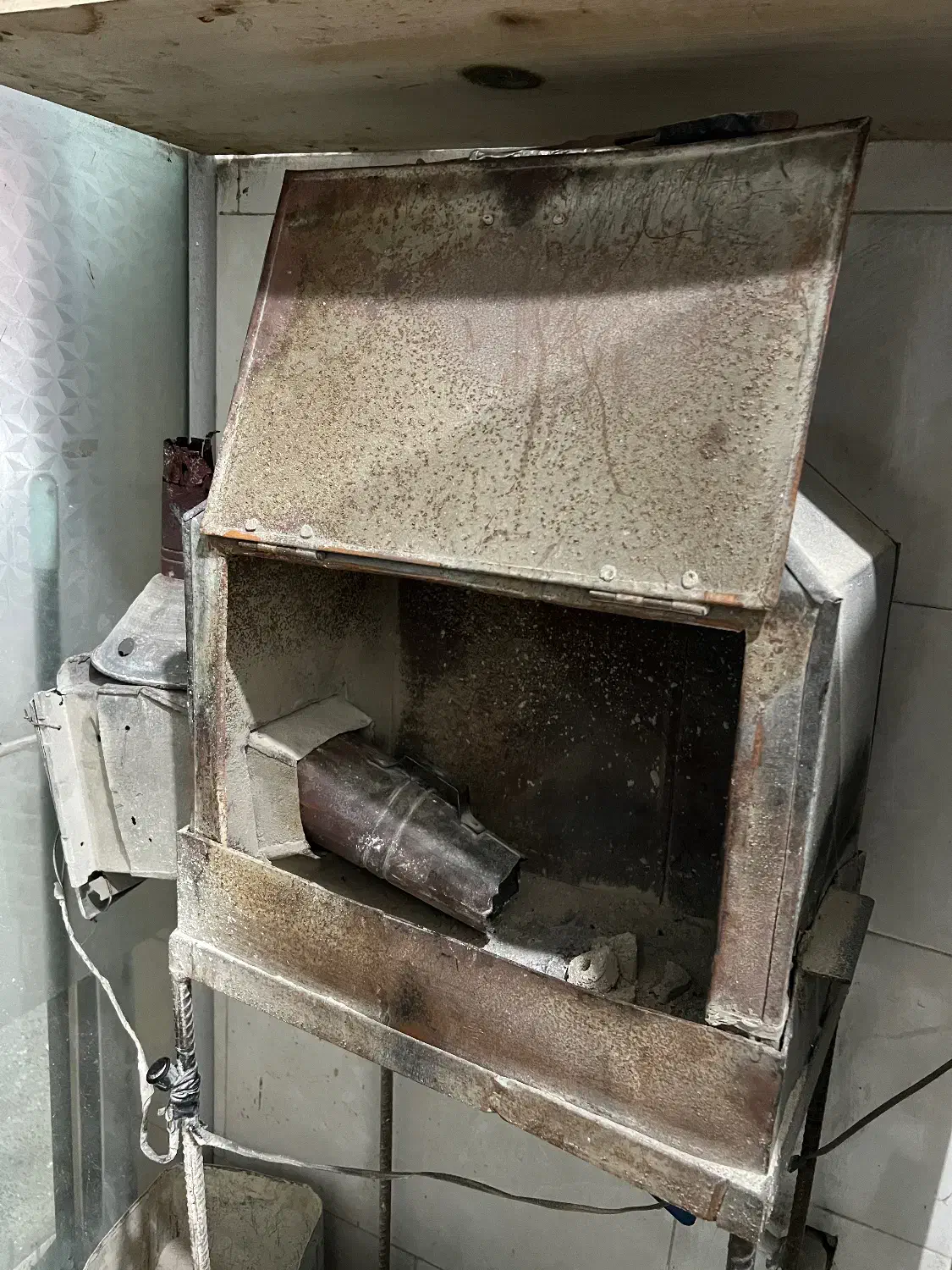 منقل ذغال|کافیشاپ و رستوران|رشت, پیرکلاچای|دیوار