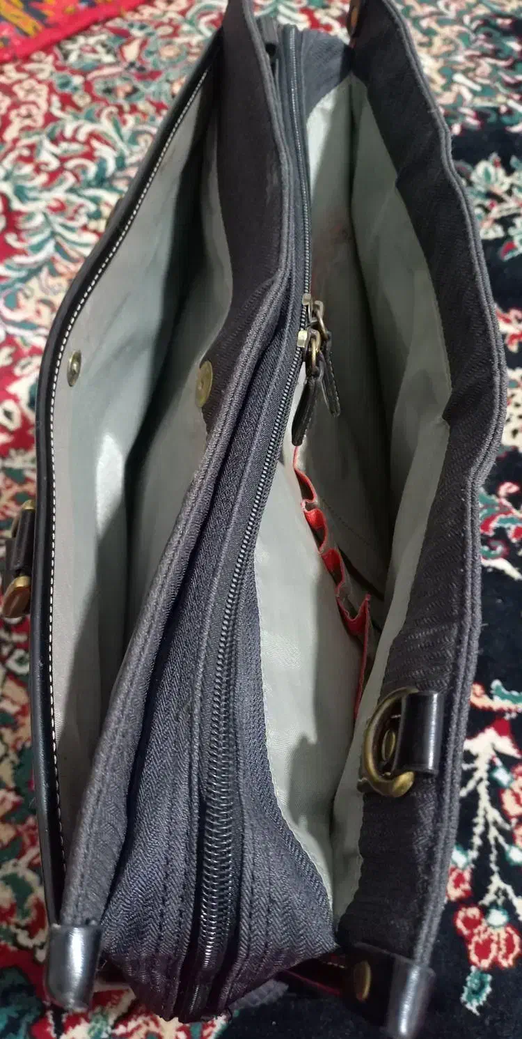 کیف دانشجویی  و اداری|کیف، کفش، کمربند|کرمان, |دیوار