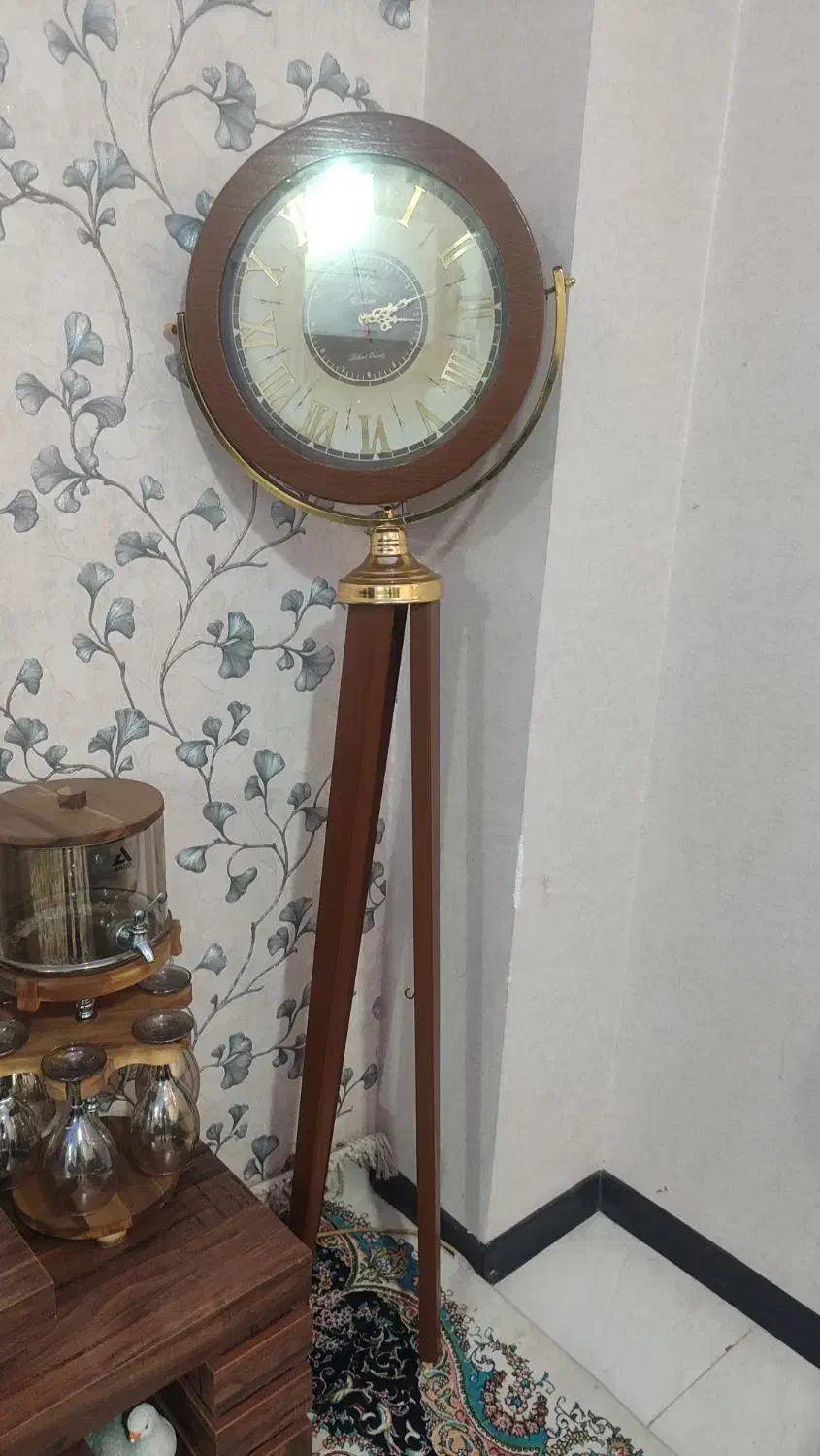 ساعت|ساعت دیواری و تزئینی|شیراز, کوشک میدان|دیوار