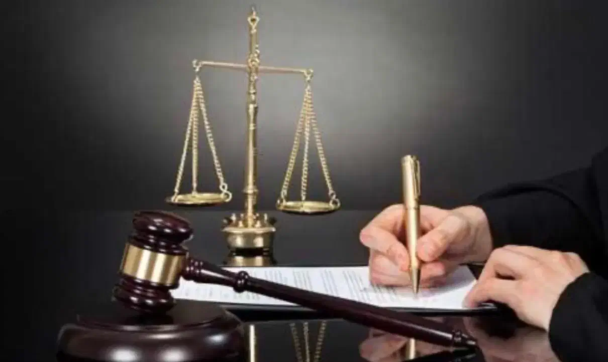 وکیل پایه یک دادگستری با ۱۵سال سابقه|خدمات مالی، حسابداری، بیمه|کیش, |دیوار