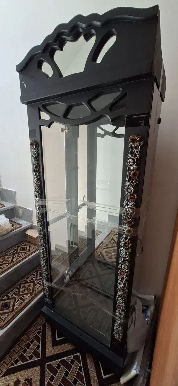 بوفه در حد نو کاملا تمیز و دارای 4طبقه شیشه ای|بوفه، ویترین، کنسول|مشگین شهر, |دیوار