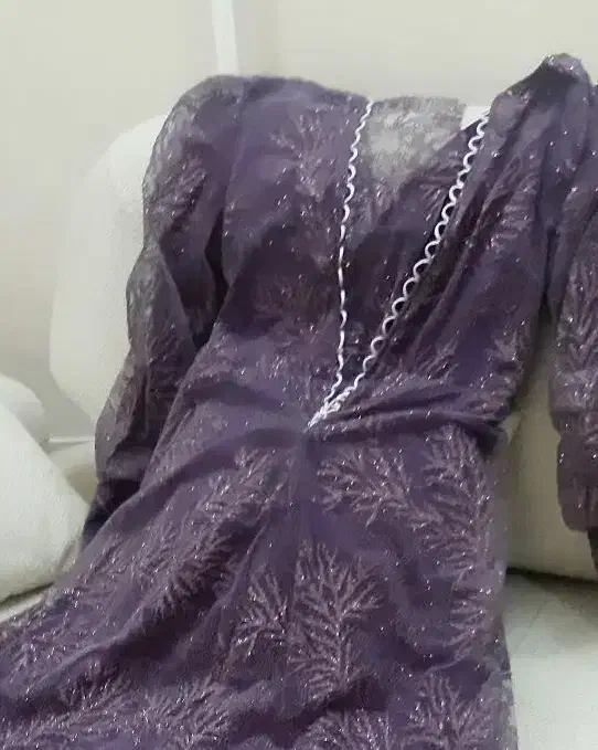 مجلسی حریر گیپور|لباس|لاهیجان, شهید آوینی|دیوار