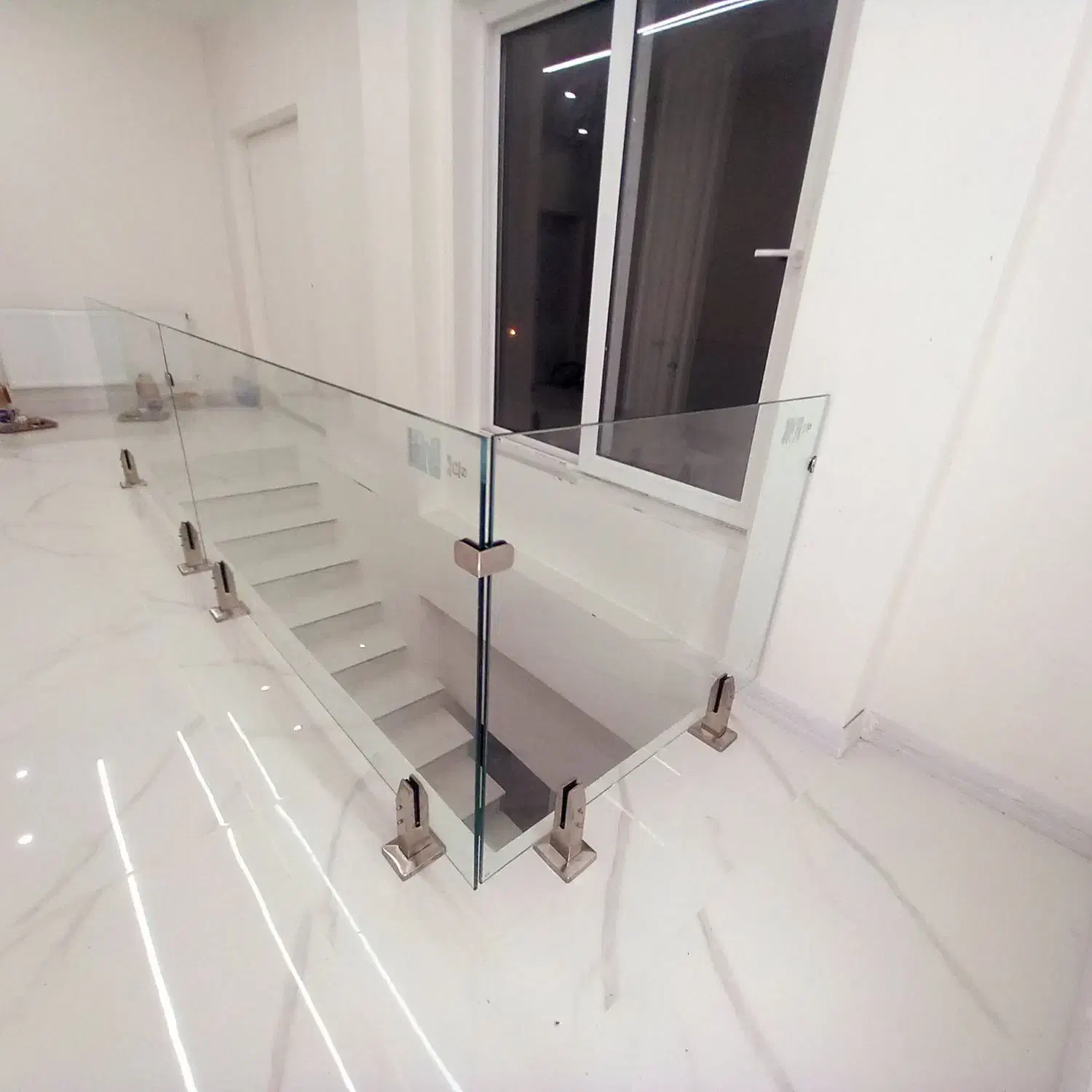 شیشه و سکوریت|خدمات پیشه و مهارت|گنبد کاووس, |دیوار