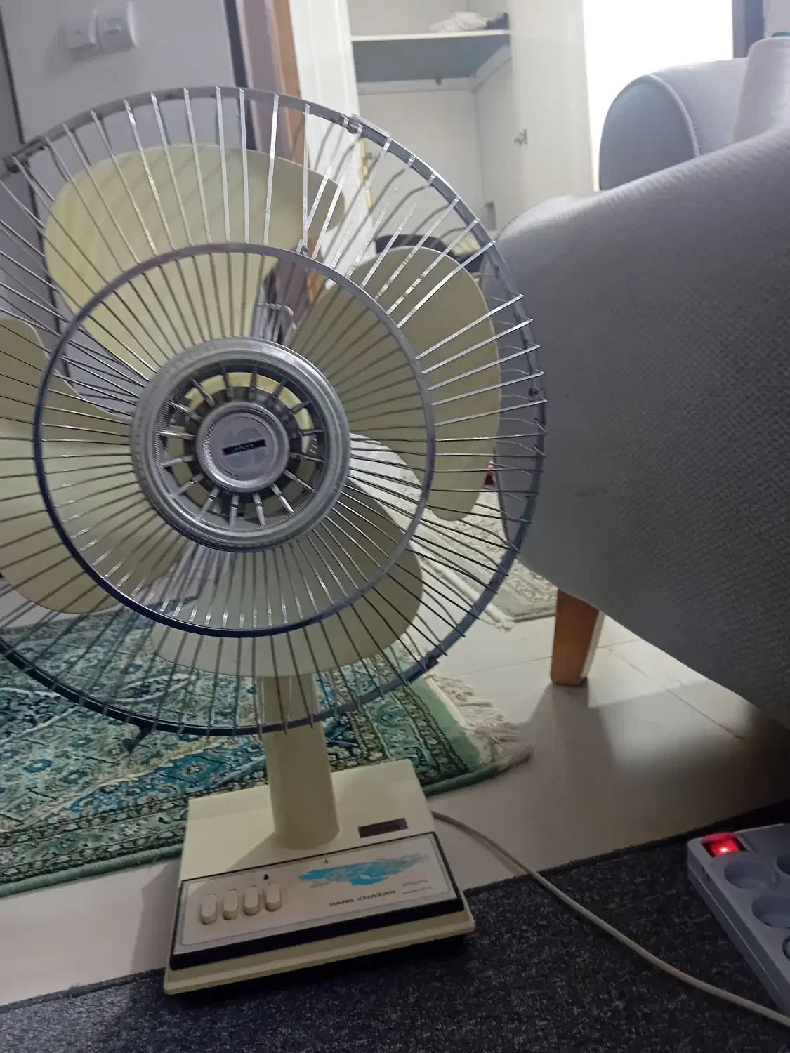 پنکه ی قدیمی  پارس خزر بدون هیچ ایرادی|پنکه و تصفیه‌کنندهٔ هوا|گیلان غرب, |دیوار