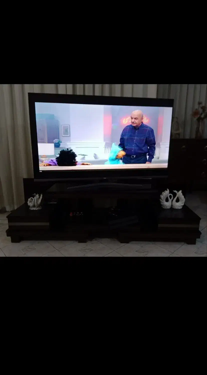 میز تلویزیون ،در حد نو|میز تلویزیون|ری, جوانمرد قصاب|دیوار