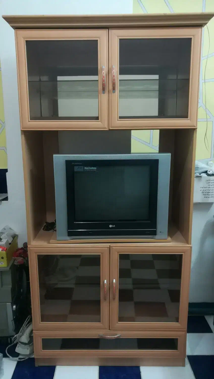 تخت خواب و میز قدیمی و کمد|تخت و سرویس خواب|شیراز, نیستان|دیوار