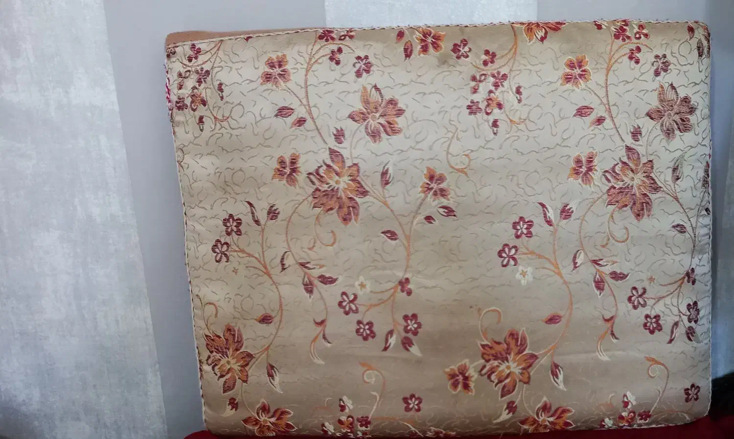 پشتی|پشتی|بندر انزلی, پرستار|دیوار