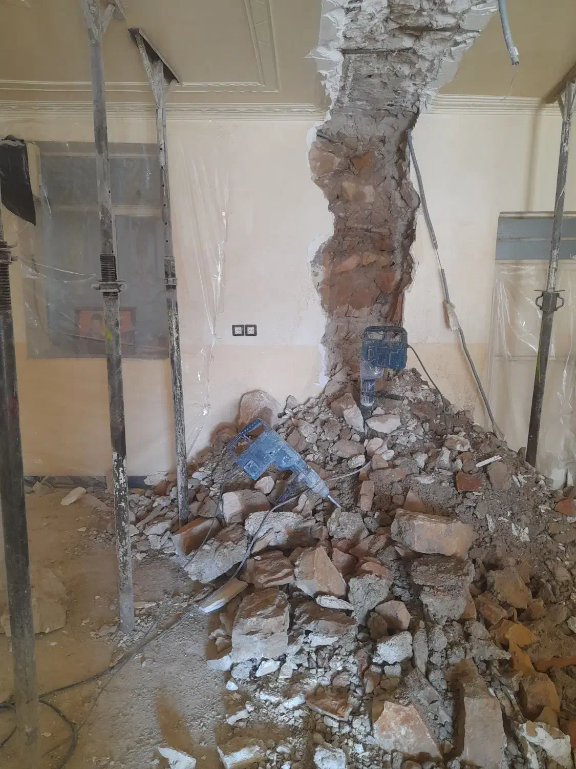 دریل تخریب و لوله کشی آب و فاضلاب الهامی|خدمات پیشه و مهارت|دهدشت, |دیوار