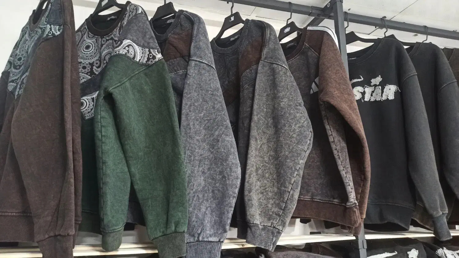 آلفا،پوشاک|لباس|دهدشت, |دیوار