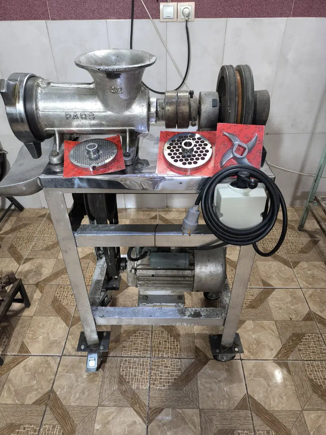 چرخ گوشت ۴۲|کافی‌شاپ و رستوران|حبیب آباد, |دیوار