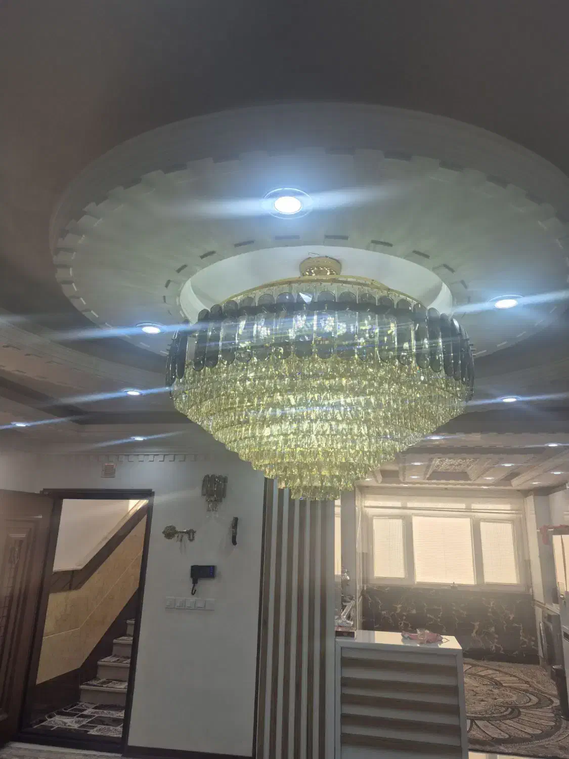 لوستر بزرگ|لوستر و چراغ آویز|باقرشهر, |دیوار