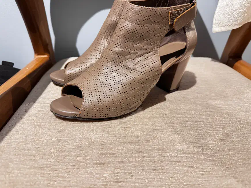 کفش چرم طبیعی زنانه ۳۹|کیف، کفش، کمربند|ساری, |دیوار