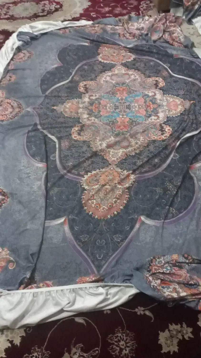 روفرشی|روفرشی|شیراز, کوشک میدان|دیوار