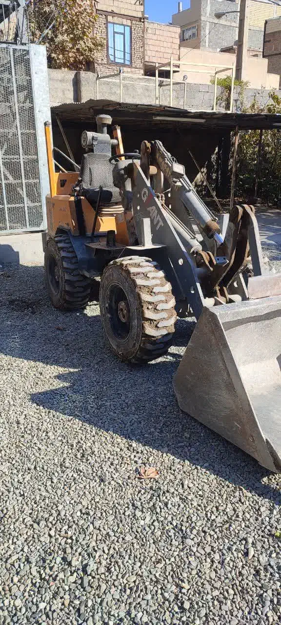 مینی لودر جی آنتGIANT هلند|خودرو سنگین|نسیم‌شهر, |دیوار