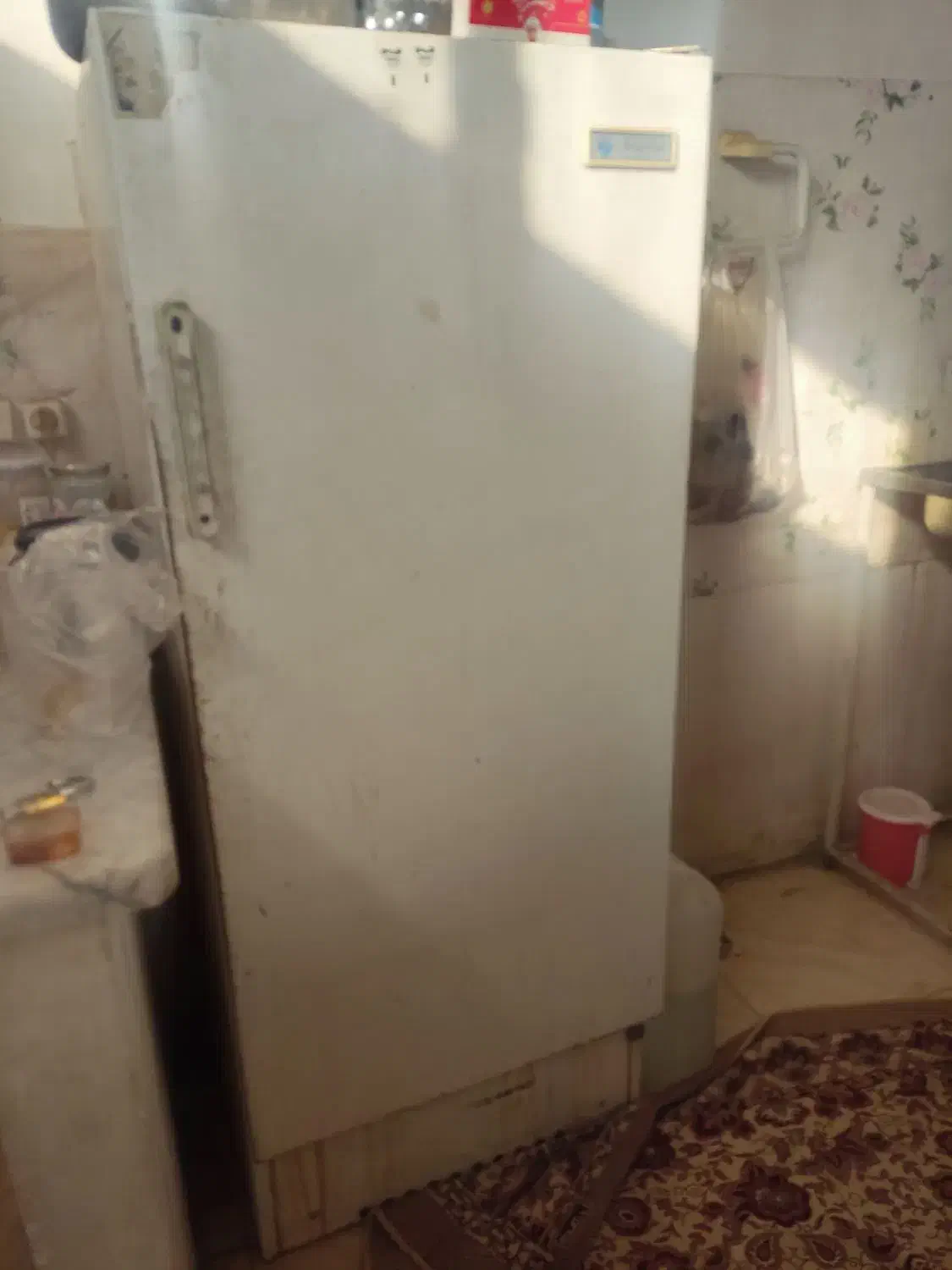 یخجال|یخچال و فریزر|آران و بیدگل, |دیوار