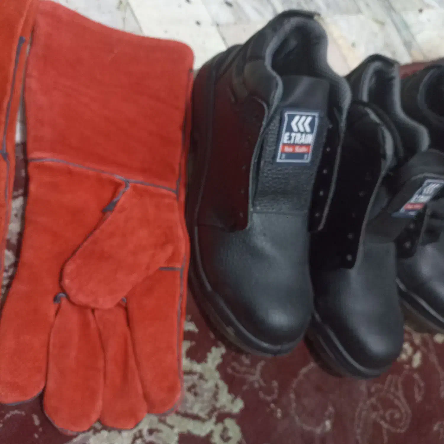 دو عدد کفش ایمنی سایز ۴۵ و ۴۶ و دستکش کار|کیف، کفش، کمربند|گلستان (تهران), |دیوار