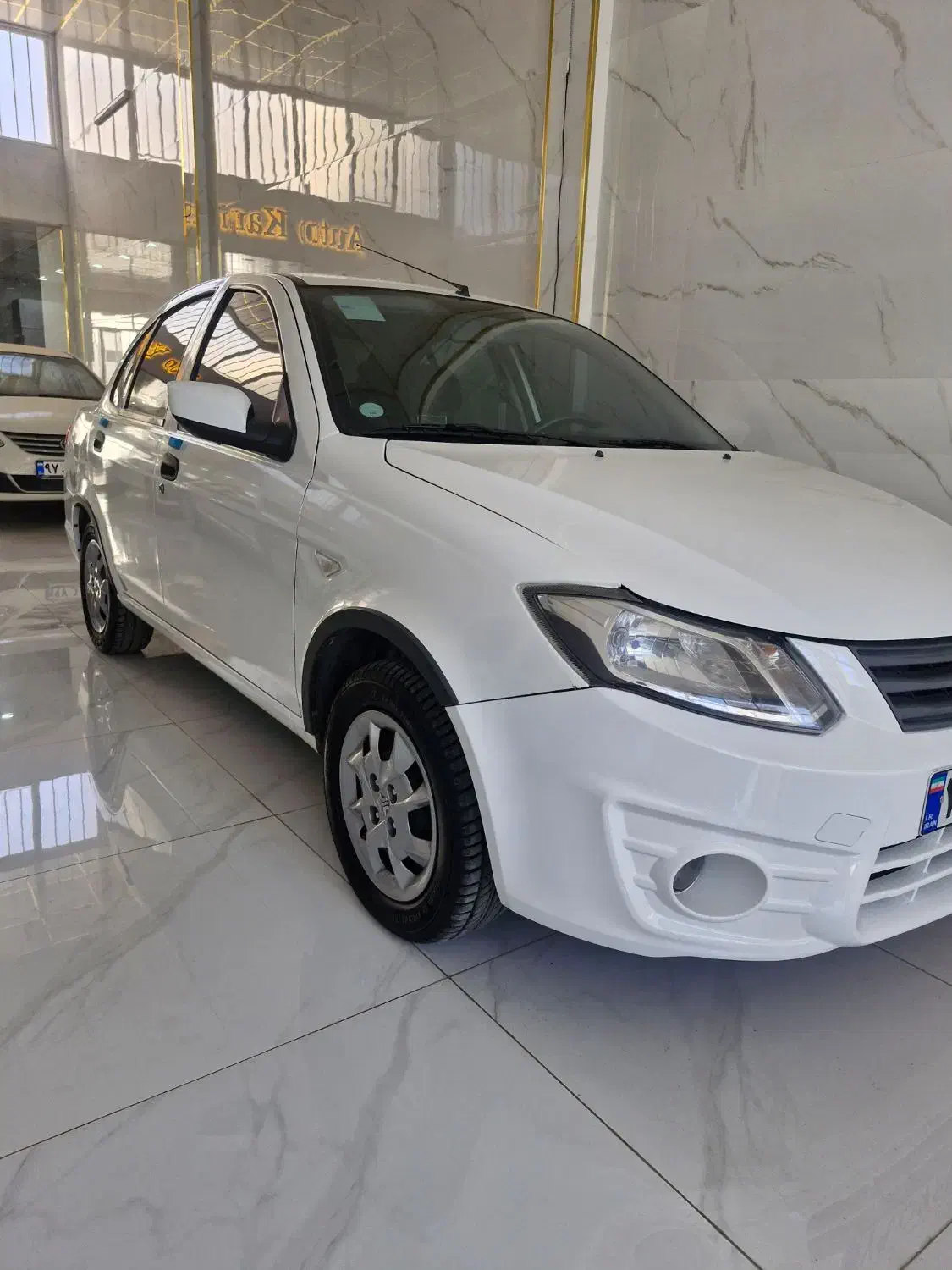 ساینا۱۴۰۰ بیرنگ (نقد واقساط)|خودرو سواری و وانت|قم, دروازه چوبی|دیوار