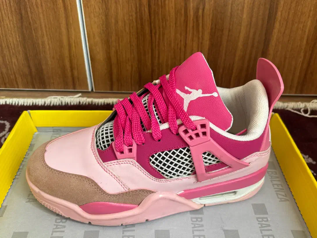 جردن ۴ صورتی|کیف، کفش، کمربند|کازرون, |دیوار