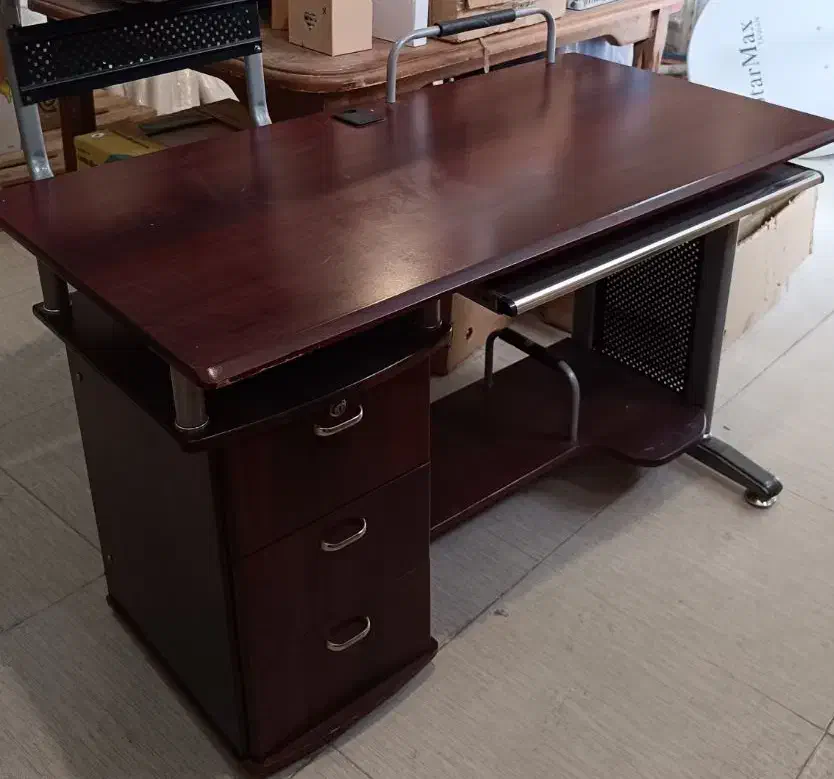 میز کامپیوتر ،بسیار محکم و تمیز|میز تحریر و کامپیوتر|ابریشم, |دیوار