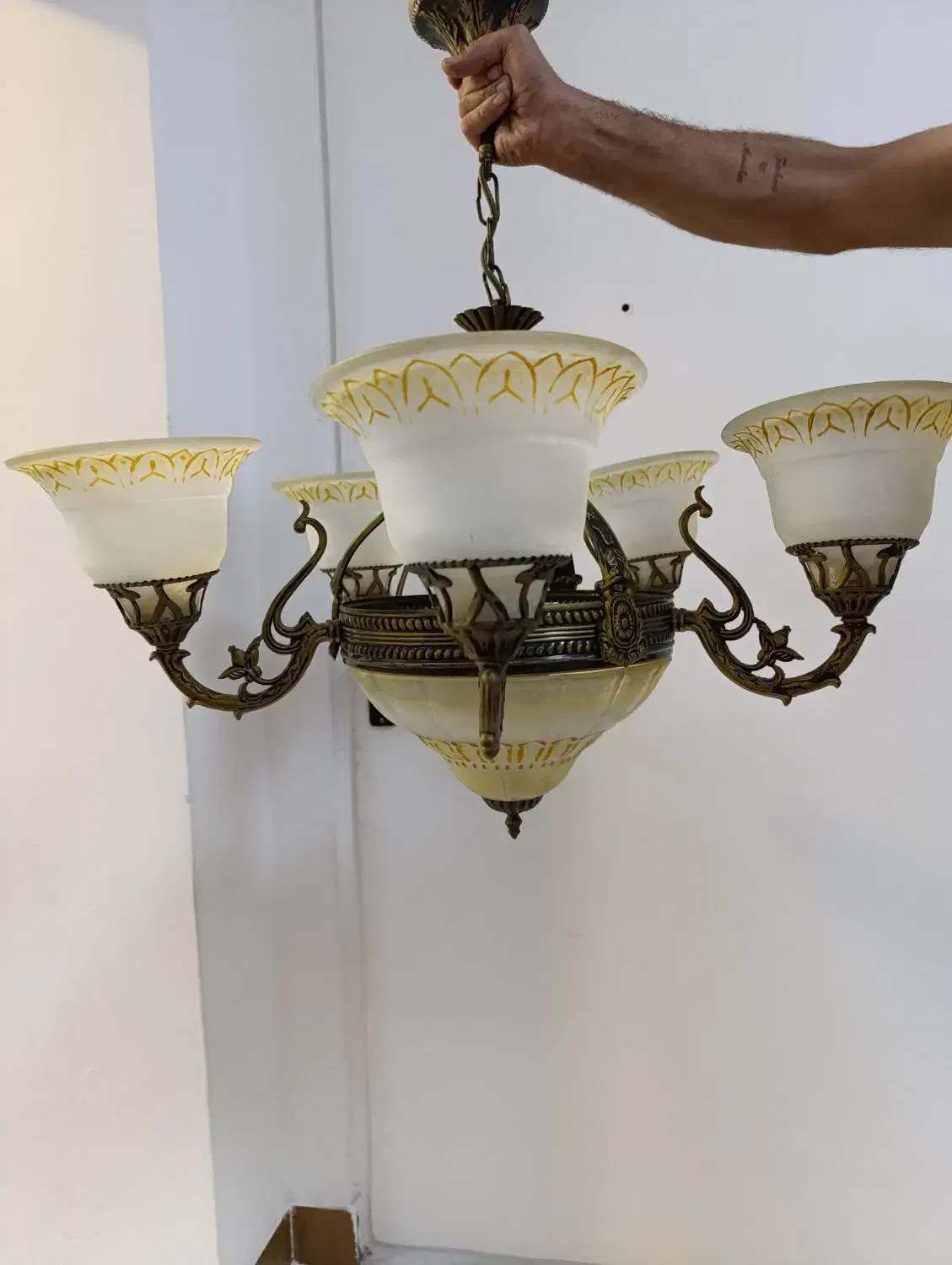 دوعدد لوستر|لوستر و چراغ آویز|قائم‌شهر, |دیوار