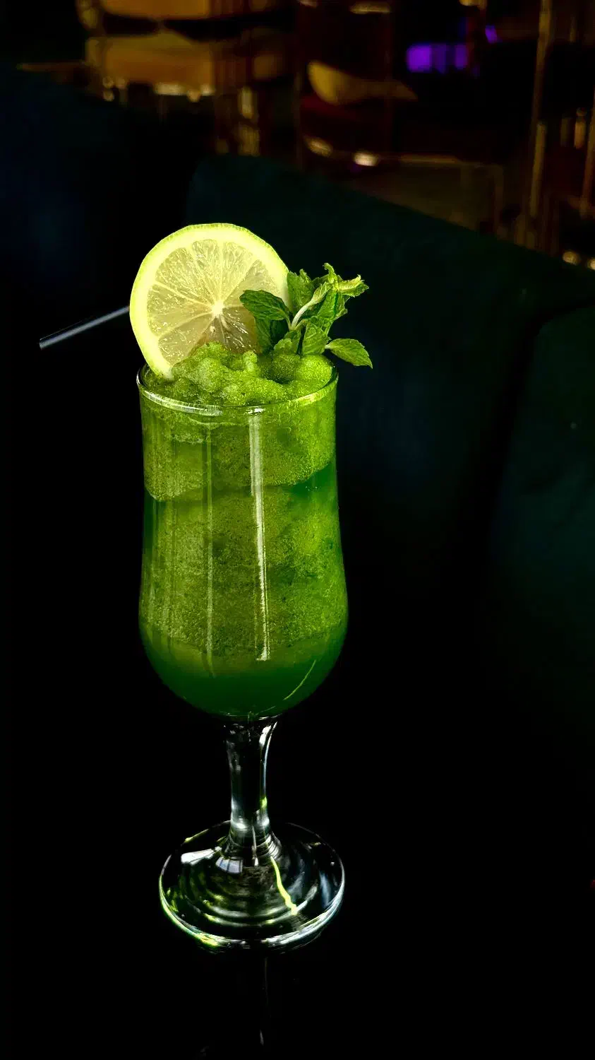 نیازمند باریستا خانوم و آقا جوان به صورت نیمه وقت|استخدام خدمات فروشگاه و رستوران|تهران, حکمت|دیوار