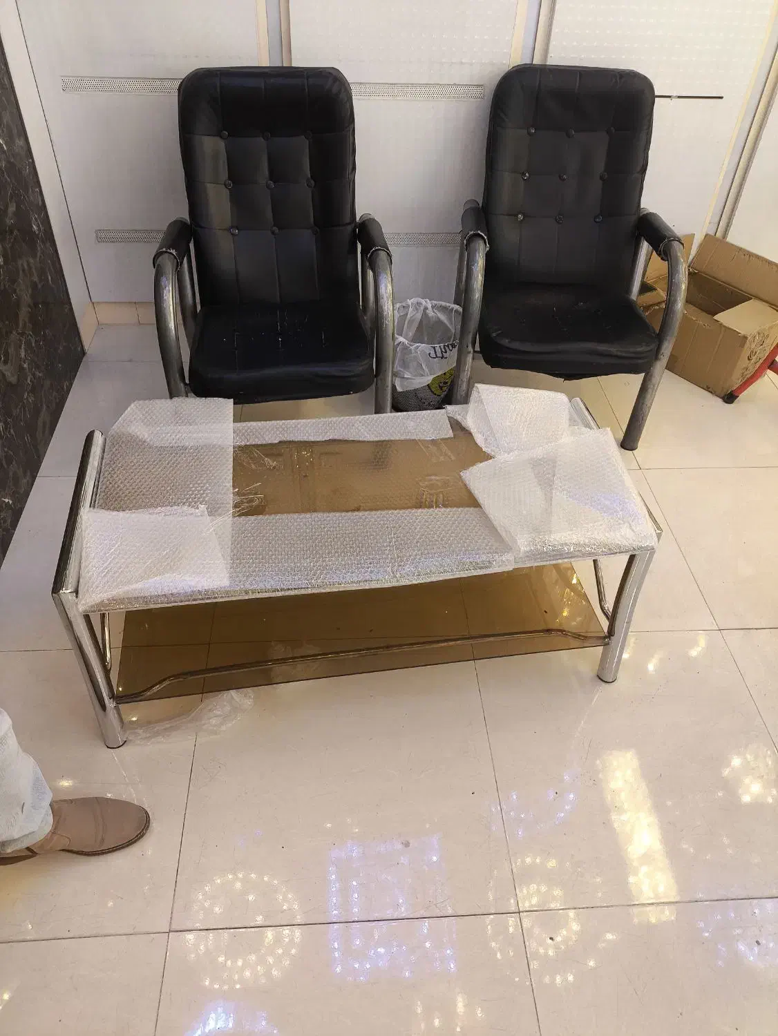 میز و ۲عدد صندلی|مبلمان اداری|شیراز, سیاه سنگ|دیوار