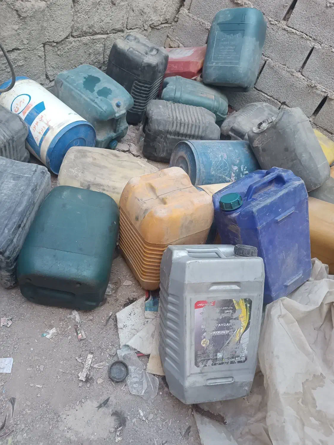 گالون 20لیتری|ظروف نگهدارنده، پلاستیکی، یک‌بارمصرف|کرمان, |دیوار