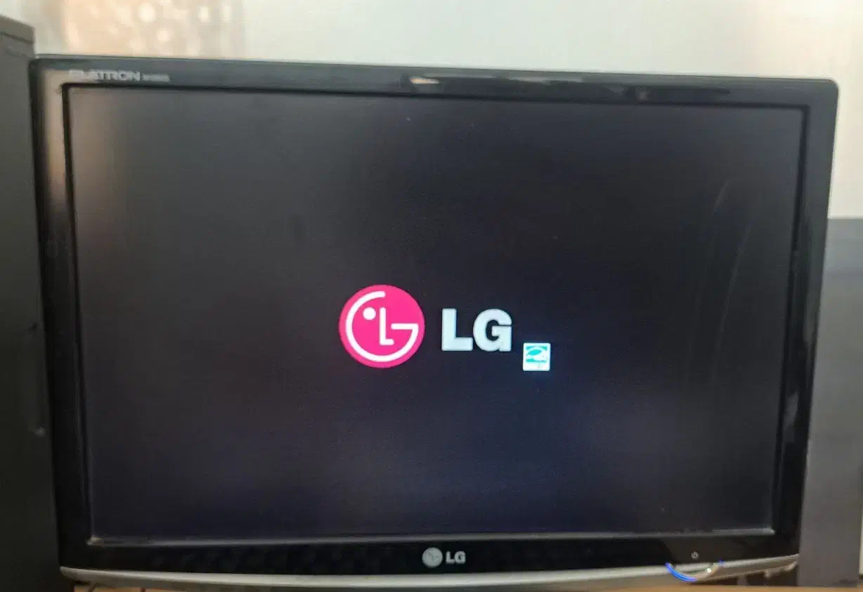 مانیتور LG سالم بدون عیب و خط و خش۱۹اینچ|رایانه رومیزی|خمینی‌شهر, |دیوار