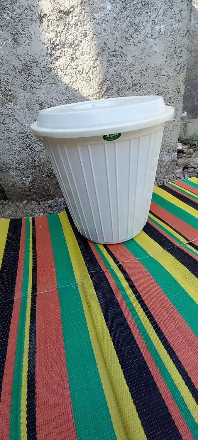 تعدادی لوازم پلاستیکی نو|ظروف نگهدارنده، پلاستیکی، یک‌بارمصرف|شاندرمن, |دیوار