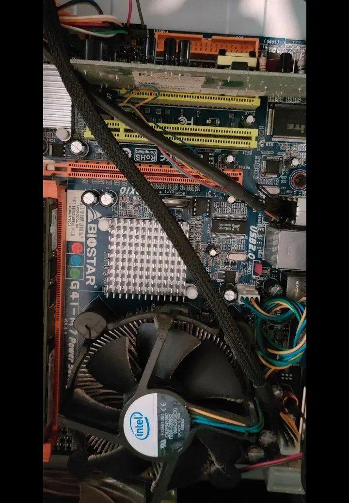 کامپیوتر ویندوز7|رایانه رومیزی|بهارستان, |دیوار